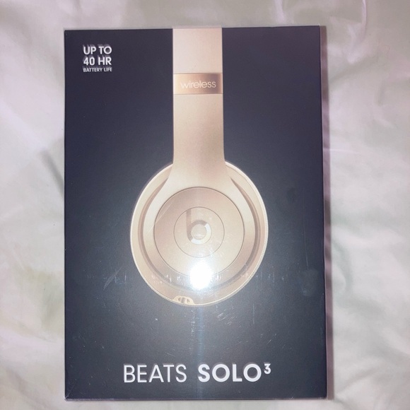 SOLD Gold Beats SOLO 3 On-Ear Wireless Bluetooth Headphones Brand New and Sealed - Picture 8 of 16